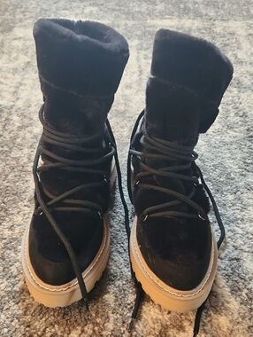 Jennifer Lopez Black Faux Fur Lace-Up Platform Winter Boots with Tan Sole